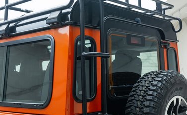 Land Rover Defender 110 ADVENTURE 35