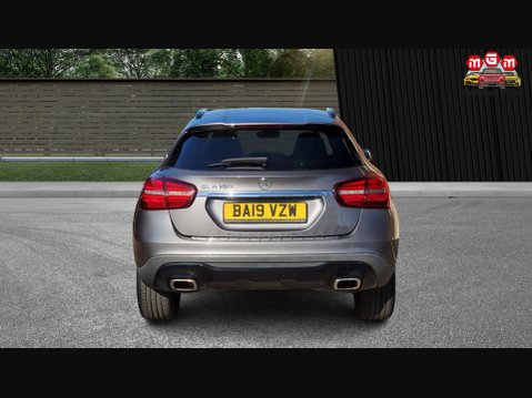 Mercedes-Benz GLA GLA 180 URBAN EDITION 7