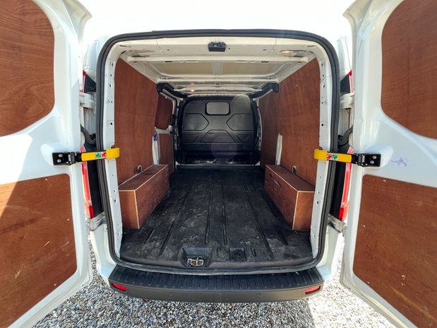 Ford Transit Custom SWB L1H1 Low Roof Trend 300 Air Con Sensors EURO 6 NO VAT 10