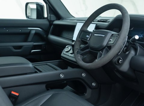 Land Rover Defender 90 V8 P525 URBAN 13