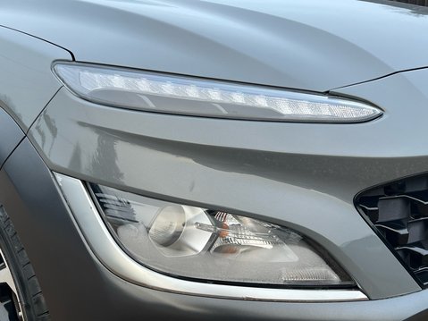 Hyundai KONA T-GDI PREMIUM MHEV 17