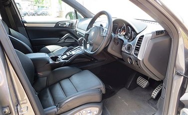 Porsche Cayenne Turbo 7