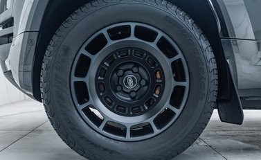 Land Rover Defender OCTA EDITION ONE 10
