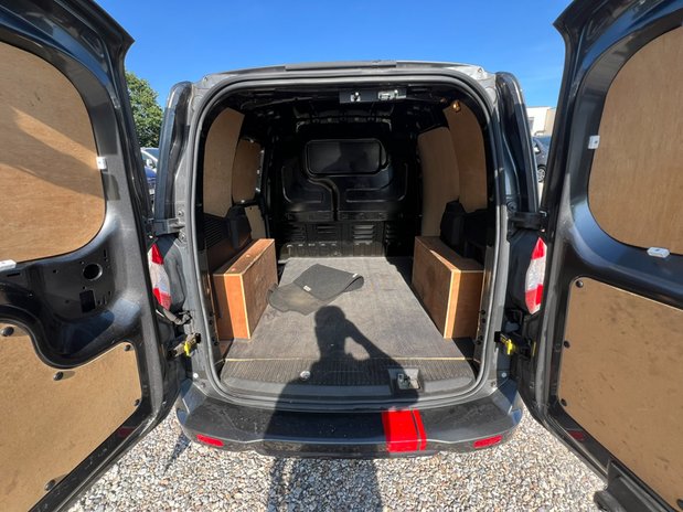 Ford Transit Courier SWB L1H1 Low Roof Sport Air Con Alloys EURO 6 NO VAT 10