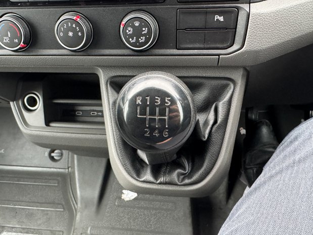 Volkswagen Crafter MWB L2H2 High Roof Trendline Cr35 Air Con EURO 6* 36