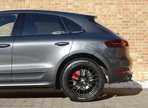 Porsche Macan GTS 8