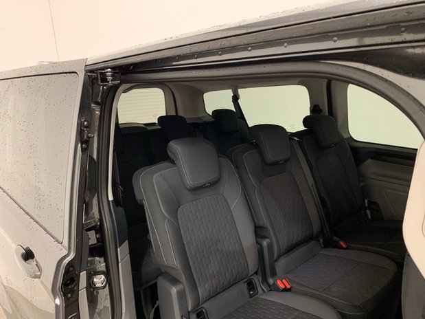 Ford Transit Custom 320LWB 9 Seat Kombi Titanium *new* 16