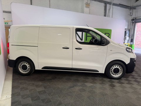Vauxhall Vivaro 1.5 Vivaro F2700 Dynamic S/S 4