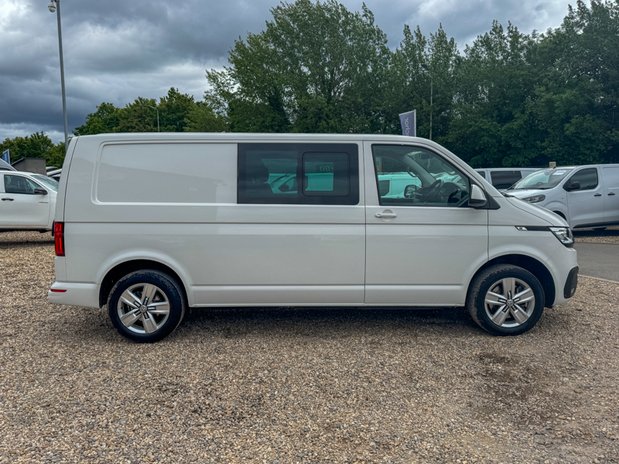 Volkswagen Transporter Crew Cab AUTO LWB L2H1 Highline T32 A/C Alloys Sensors EURO 6 NO VAT 8