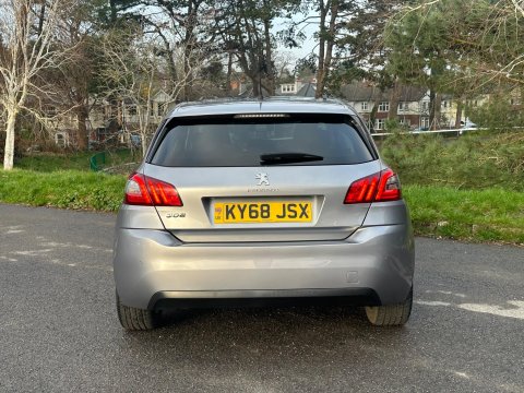 Peugeot 308 1.2 PureTech GPF Allure Euro 6 (s/s) 5dr 27