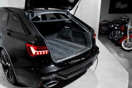 Audi RS6 Avant QUATTRO CARBON BLACK. VAT Q. WARRANTY. HEATED & COOLED SEATS. B & O. 68