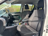 Toyota Hilux Invincible 4WD D-4D Double Cab Pickup 3