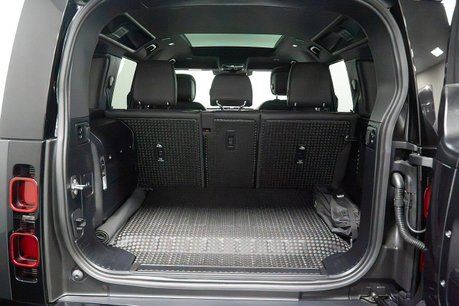 Land Rover Defender 2.0 P400e 15.4kWh X-Dynamic HSE SUV 5dr Petrol Plug-in Hybrid Auto 4WD Euro 33