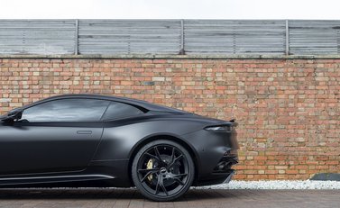 Aston Martin DBS Superleggera 33