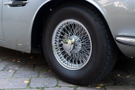 Aston Martin DB6 4.2 Vantage 10