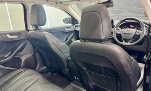 Ford Focus VIGNALE TDCI FSH Opening Pano Sunoof  Adaptive Cruise Head Up Display +++ 11