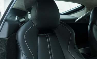 Aston Martin V12 Vantage S Coupe 14