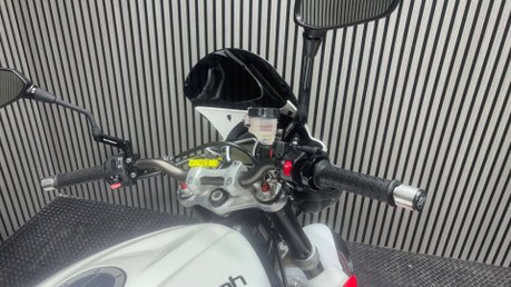 Triumph Street Triple R 2013 13K EXCELLENT CONDITION NEW MOT 675CC TRIPLE 10
