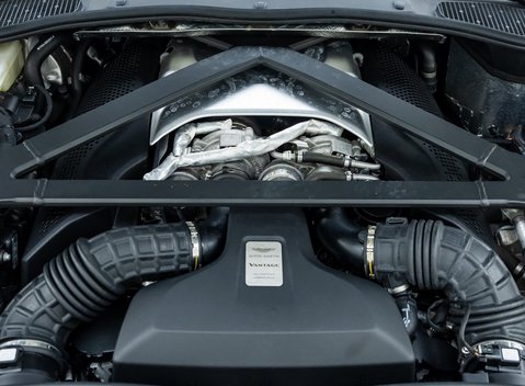 Aston Martin Vantage 32
