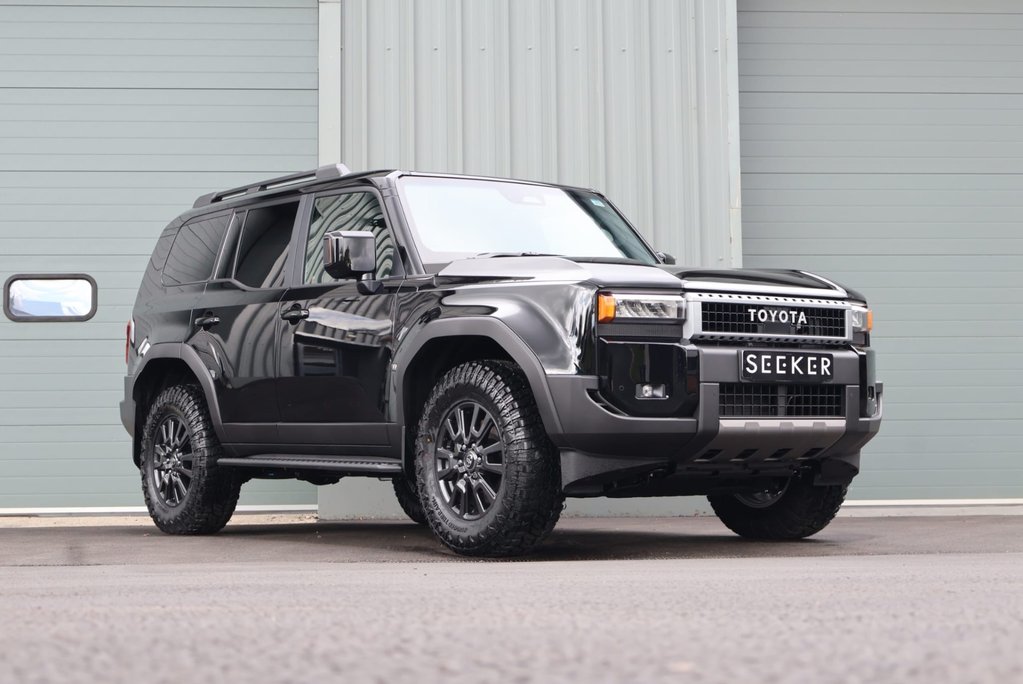 Toyota Land Cruiser BRAND NEW COMMERCIAL WITH A GENUINE REAR SEAT CONVERSION 3