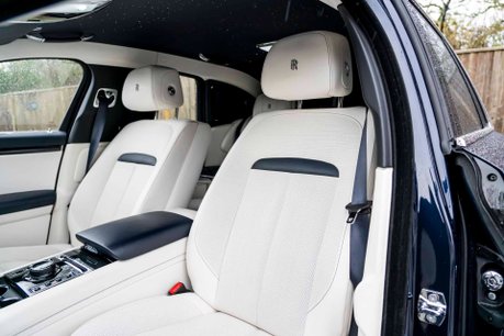 Rolls-Royce Ghost V12. STARLIGHT. H, C & M SEATS. REAR ENTERTAINMENT. HUD. A/CRUISE CONTROL 4