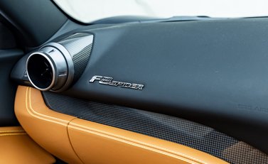 Ferrari F8 SPIDER 26