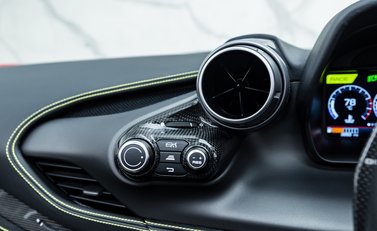 Ferrari F8 Spider 21