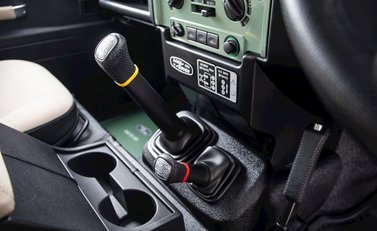 Land Rover Defender 110 Heritage Station Wagon 20