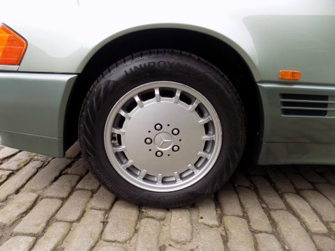 Mercedes-Benz SL Series 500SL-32 63