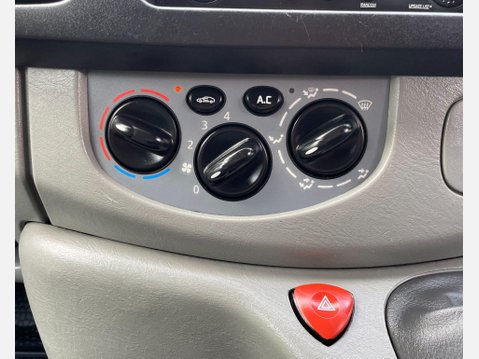 Renault Trafic 2.0 TD dCi SL27 Sport L1 H1 4dr 28