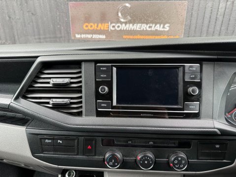Volkswagen Transporter T28 TDI P/V HIGHLINE 22