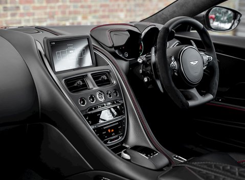 Aston Martin DBS Superleggera 15