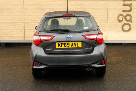 Toyota Yaris VVT-I ICON 6