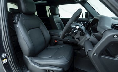 Land Rover Defender 90 V8 Carpathian Edition URBAN 10