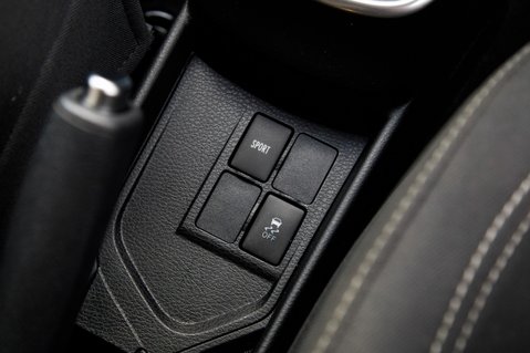 Toyota Yaris VVT-I ICON TECH 31