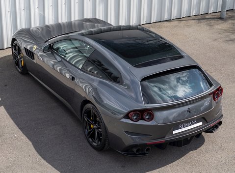 Ferrari GTC4 Lusso 9