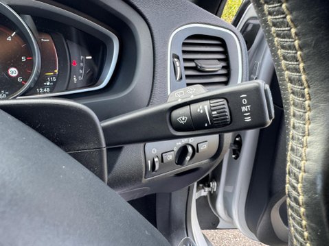 Volvo V40 2.0 D4 R-Design Lux Nav Auto Euro 6 (s/s) 5dr 55
