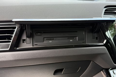 Volkswagen Touran SEL TSI DSG AUTOMATIC - 7 SEATS - ADAPTIVE CRUISE -DEMO +1 OWNER -FVWSH 62