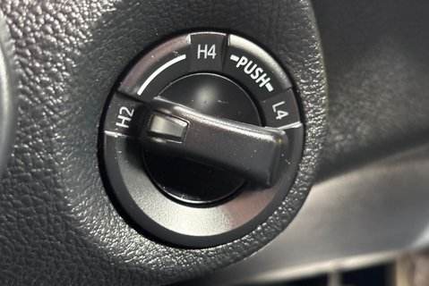 Toyota Hilux Active 4WD D-4D DCB Utility Service Body - Uprated to 3.5t 31