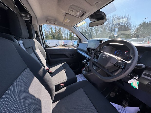 Toyota Proace MWB L2H1 [SOLD MM] Low Roof Icon Air Con Nav Sensors EURO 6 15