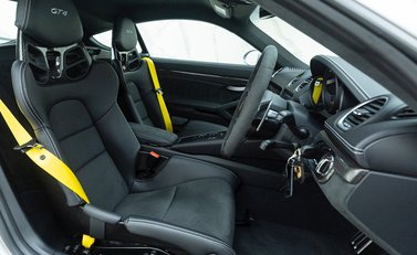 Porsche 718 Cayman GT4 10