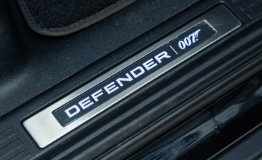 Land Rover Defender 110 V8 Bond Edition 30