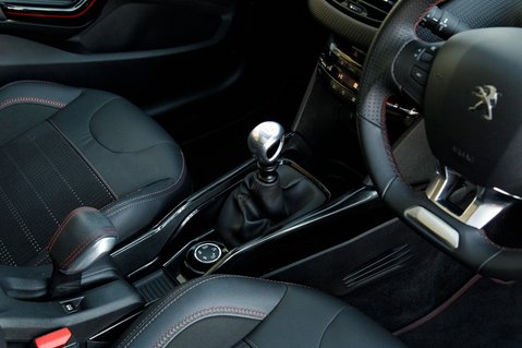 Peugeot 2008 PURETECH S/S GT LINE 33