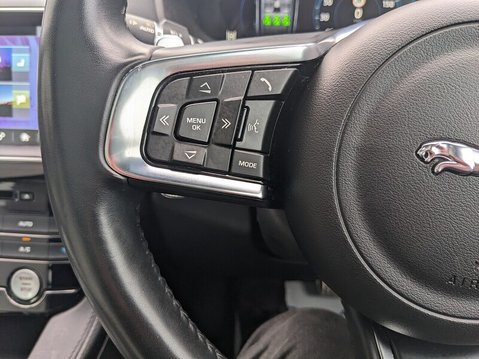 Jaguar F-Pace V6 FIRST EDITION AWD 21