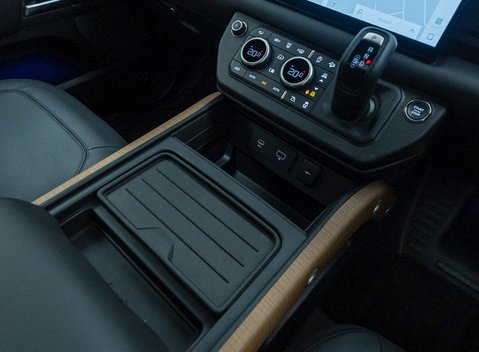 Land Rover Defender 110 D300 X 20