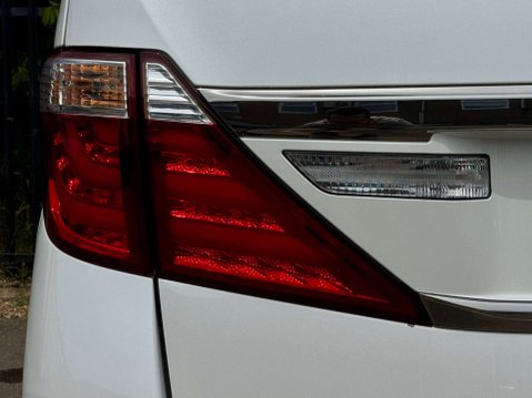 Toyota Vellfire G Edition V6 Sunroof 39