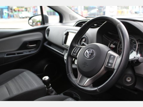 Toyota Yaris VVT-I ICON 10