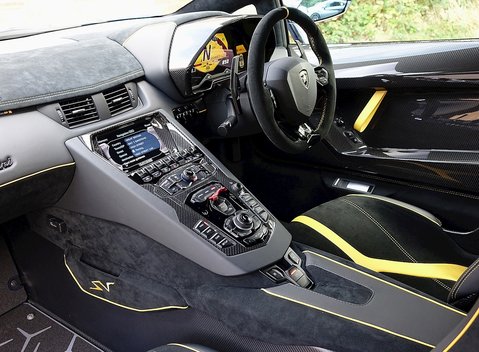 Lamborghini Aventador SV Roadster 15