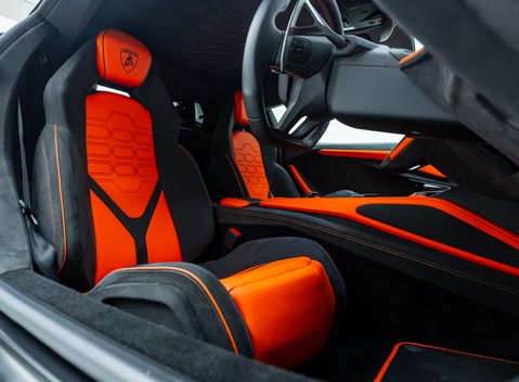 Lamborghini Revuelto 17