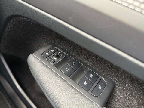 Volvo XC40 2.0 XC40 R-Design D3 Auto 5dr 17